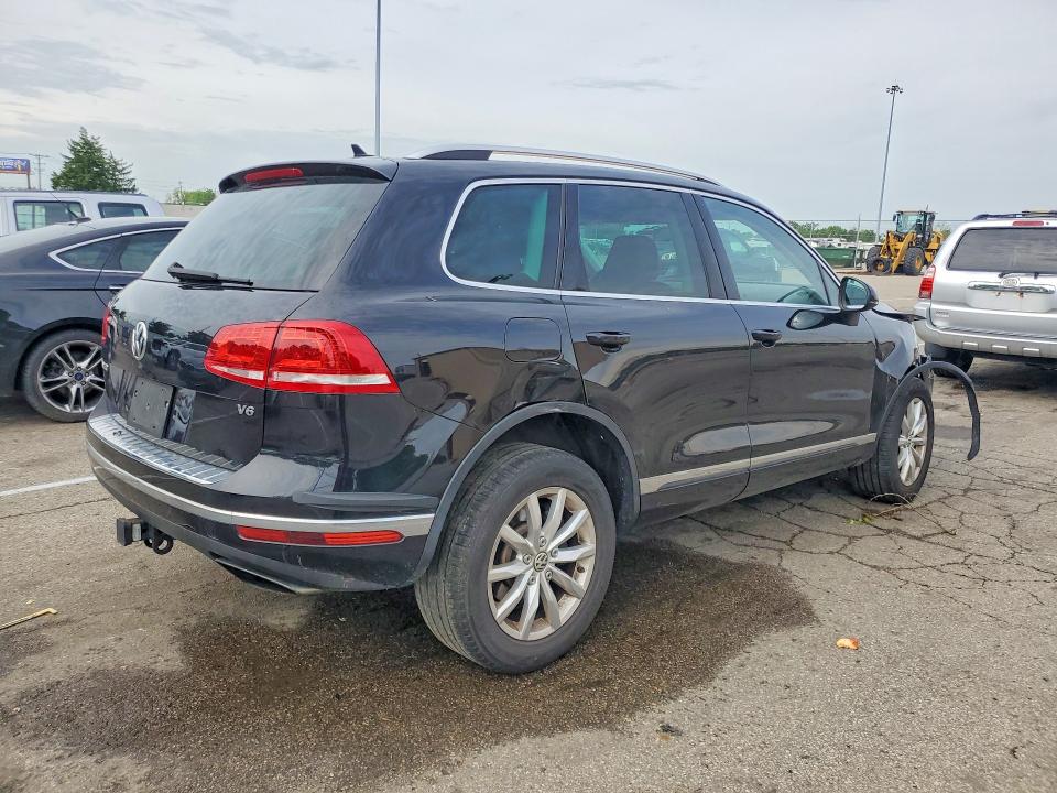 51795246 :رقم المزاد ، WVGEF9BP2FD002722 vin ، 2015 Volkswagen Touareg مزاد بيع