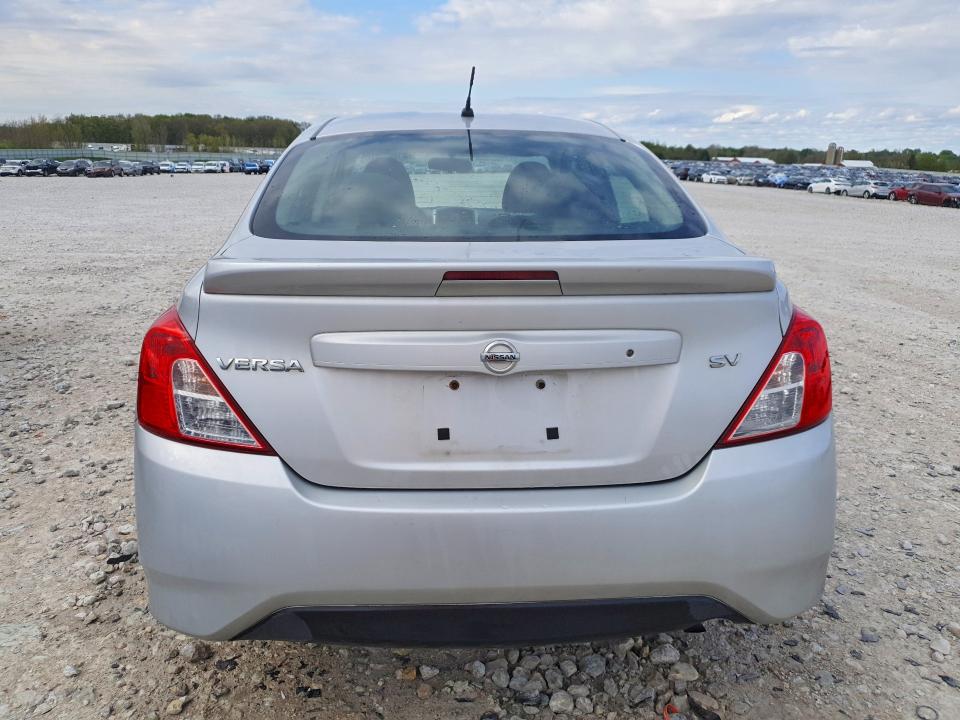51840216 :رقم المزاد ، 3N1CN7AP3JL831566 vin ، 2018 Nissan Versa مزاد بيع