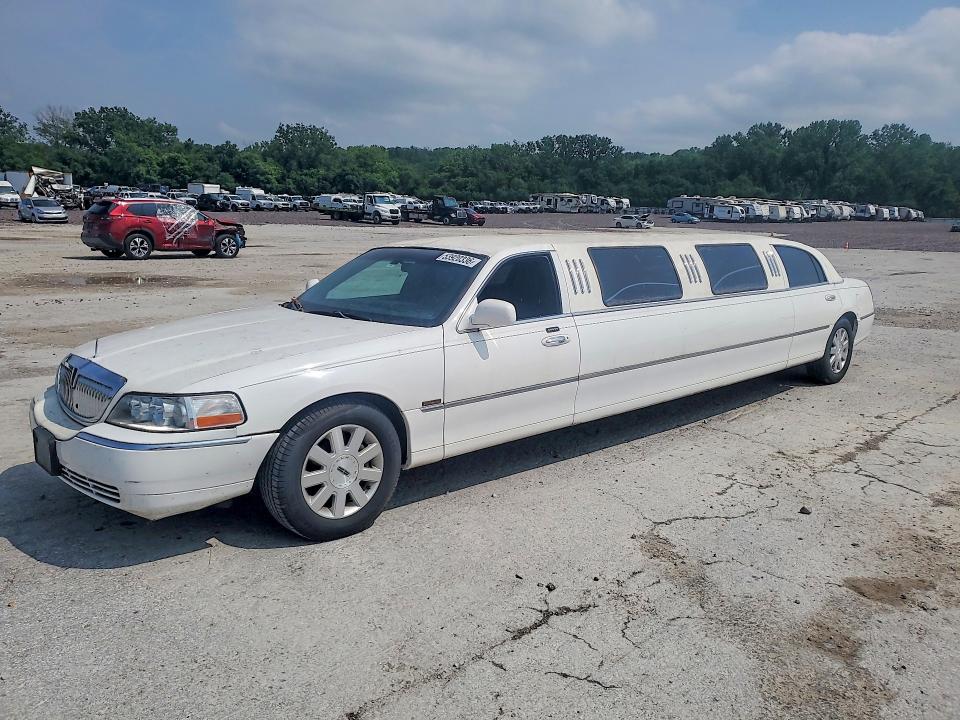 Aukcja sprzedaży 2003 Lincoln Town Car, vin: 1L1FM81WX3Y646942, numer aukcji: 53920336