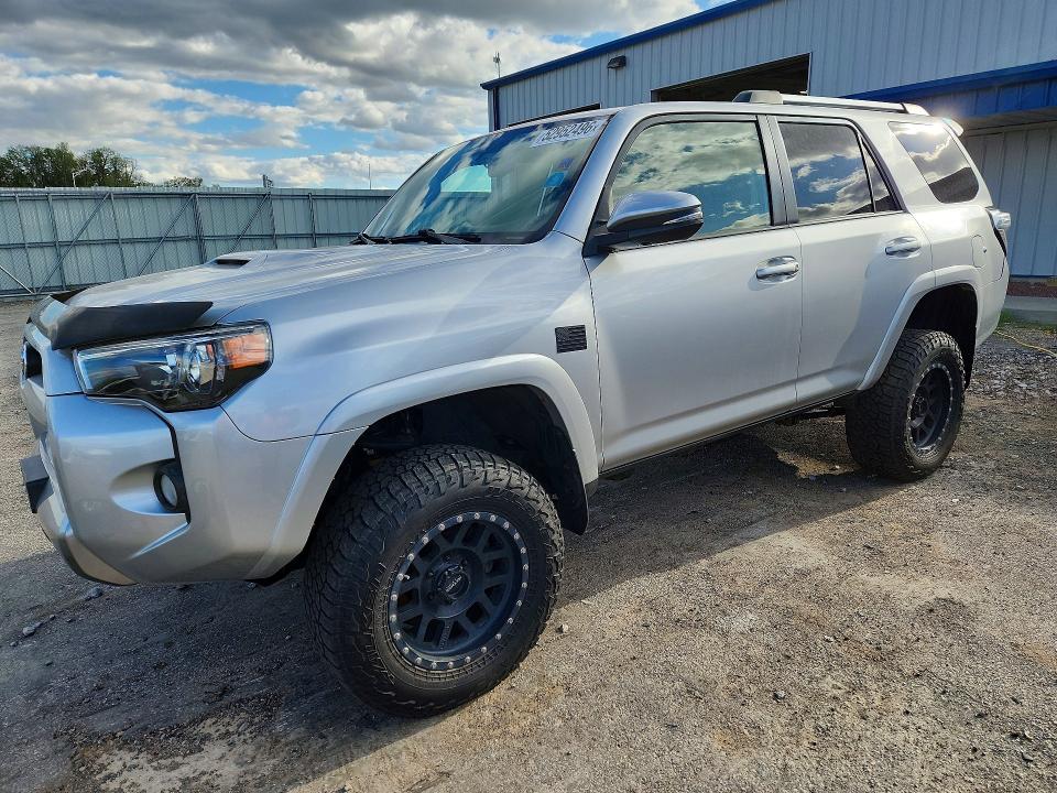 52952496 :رقم المزاد ، JTEBU5JR0F5239563 vin ، 2015 Toyota 4runner مزاد بيع