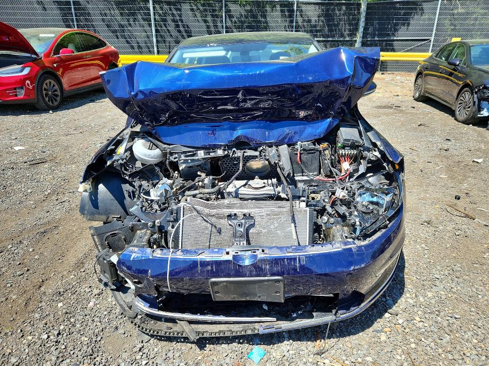 52091446 :رقم المزاد ، WVWKR7AU5HW950873 vin ، 2017 Volkswagen E-golf مزاد بيع