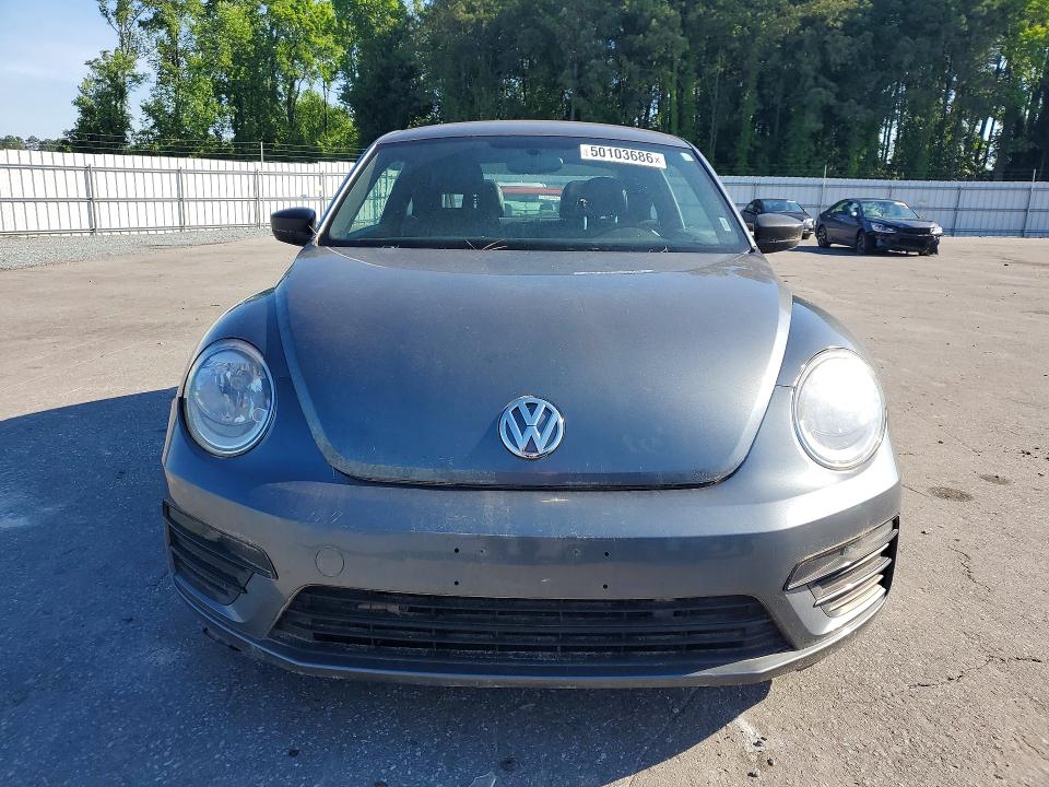 50103686 :رقم المزاد ، 3VWF17ATXHM615704 vin ، 2017 Volkswagen Beetle مزاد بيع
