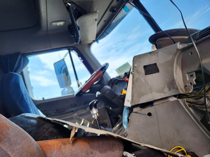 2007 Freightliner Columbia მანქანა იყიდება აუქციონზე, vin: 1FUJA6CK07LW82946, აუქციონის ნომერი: 53511256