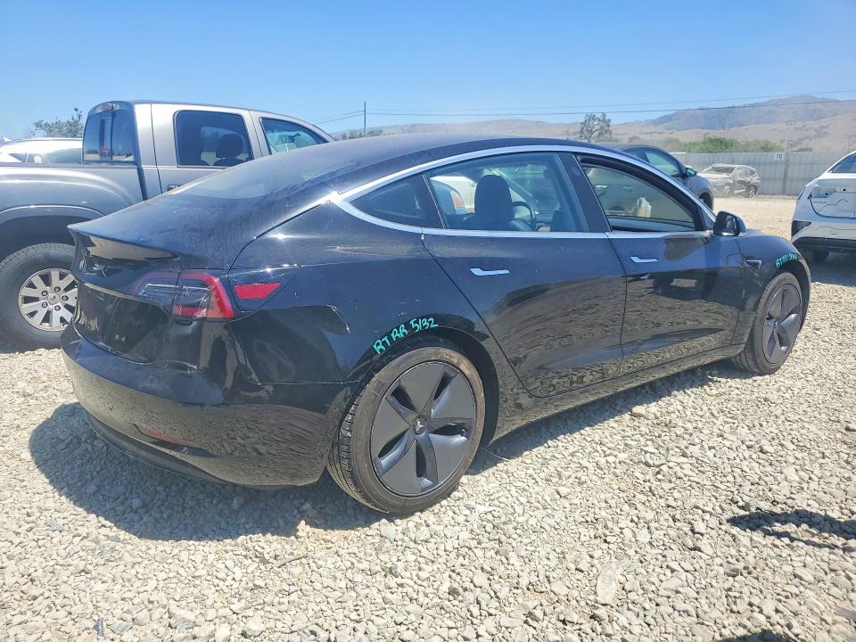 53825686 :رقم المزاد ، 5YJ3E1EA3JF034524 vin ، 2018 Tesla Model 3 مزاد بيع