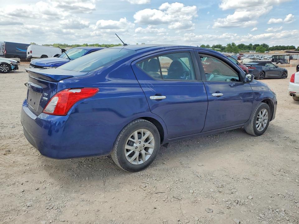51819056 :رقم المزاد ، 3N1CN7AP8JL884215 vin ، 2018 Nissan Versa مزاد بيع