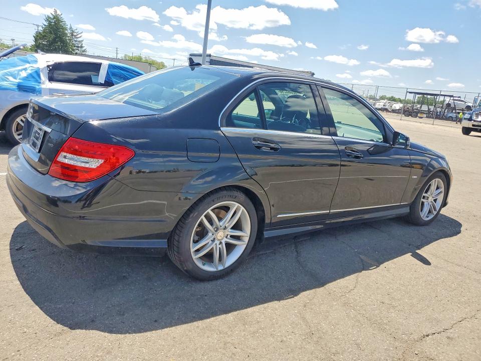52060296 :رقم المزاد ، WDDGF4HB4CR218491 vin ، 2012 Mercedes-benz C مزاد بيع