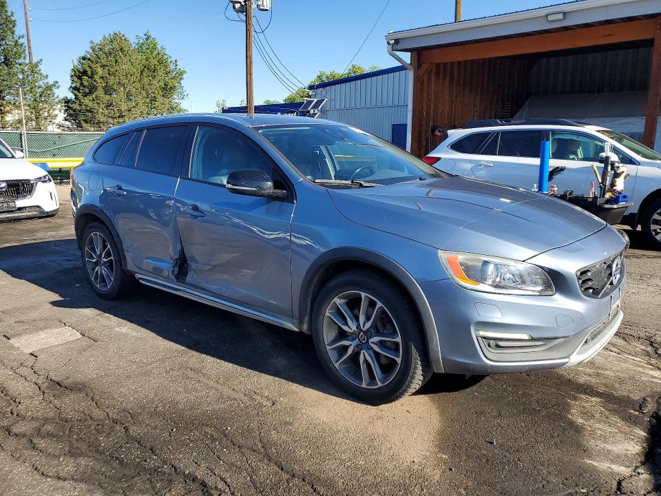 50990586 :رقم المزاد ، YV440MWM6H1039150 vin ، 2017 Volvo V60 Cross Country مزاد بيع