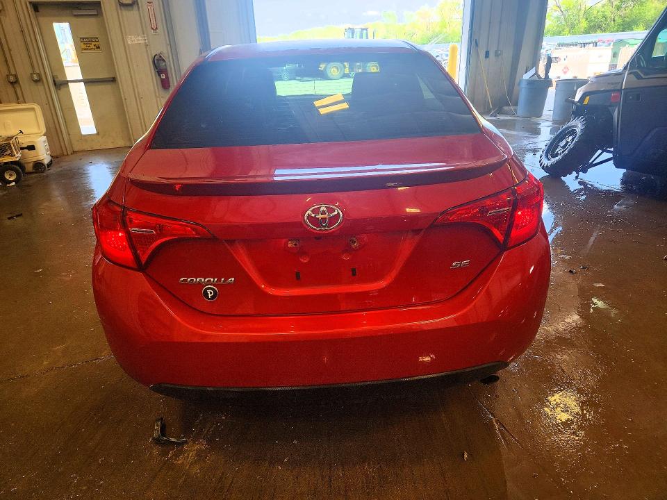 53781296 :رقم المزاد ، 2T1BURHE9JC026055 vin ، 2018 Toyota Corolla مزاد بيع