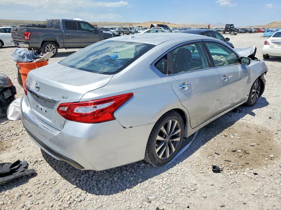 2017 Nissan Altima მანქანა იყიდება აუქციონზე, vin: 1N4AL3AP8HC236095, აუქციონის ნომერი: 54707746