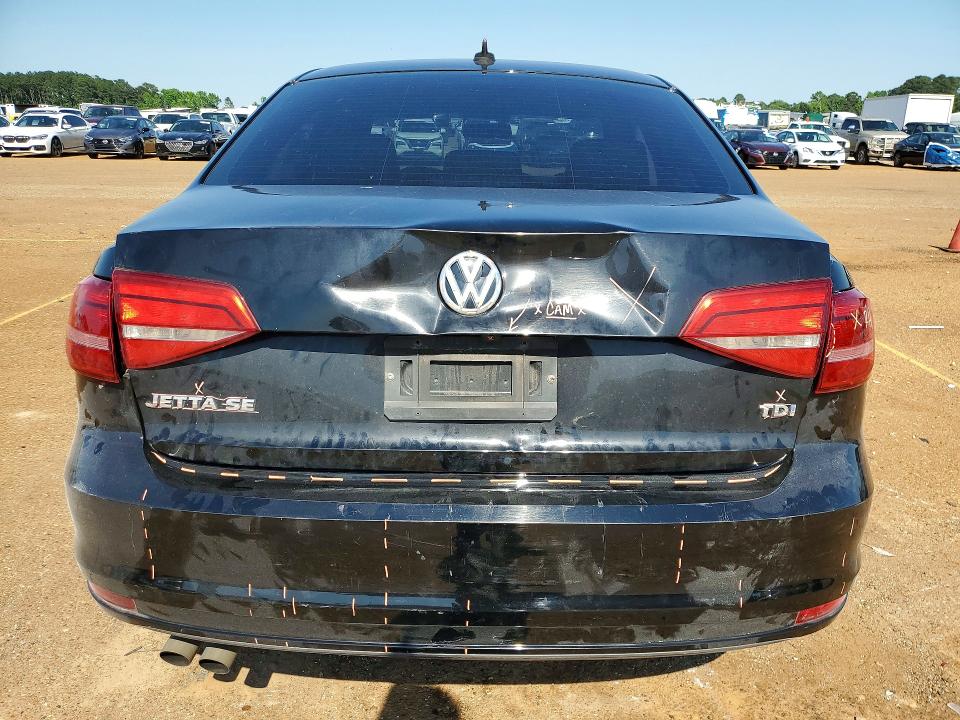 53631096 :رقم المزاد ، 3VWLA7AJXFM305695 vin ، 2015 Volkswagen Jetta مزاد بيع
