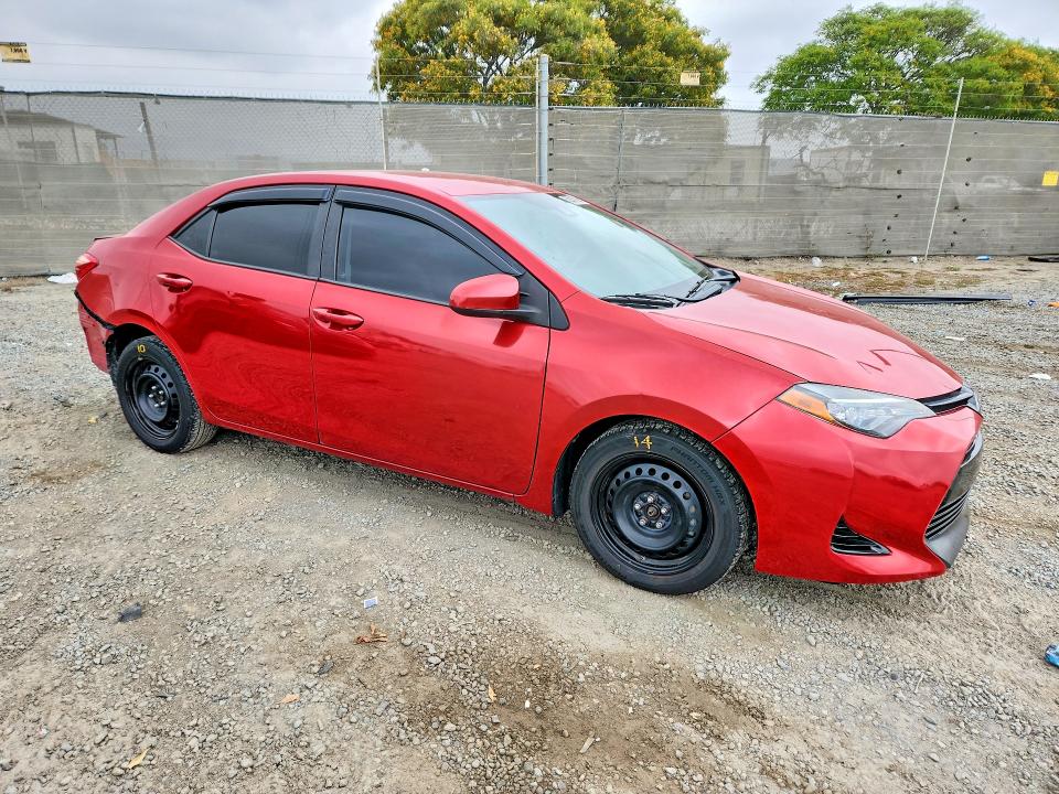 52817396 :رقم المزاد ، 2T1BURHE6JC068375 vin ، 2018 Toyota Corolla مزاد بيع