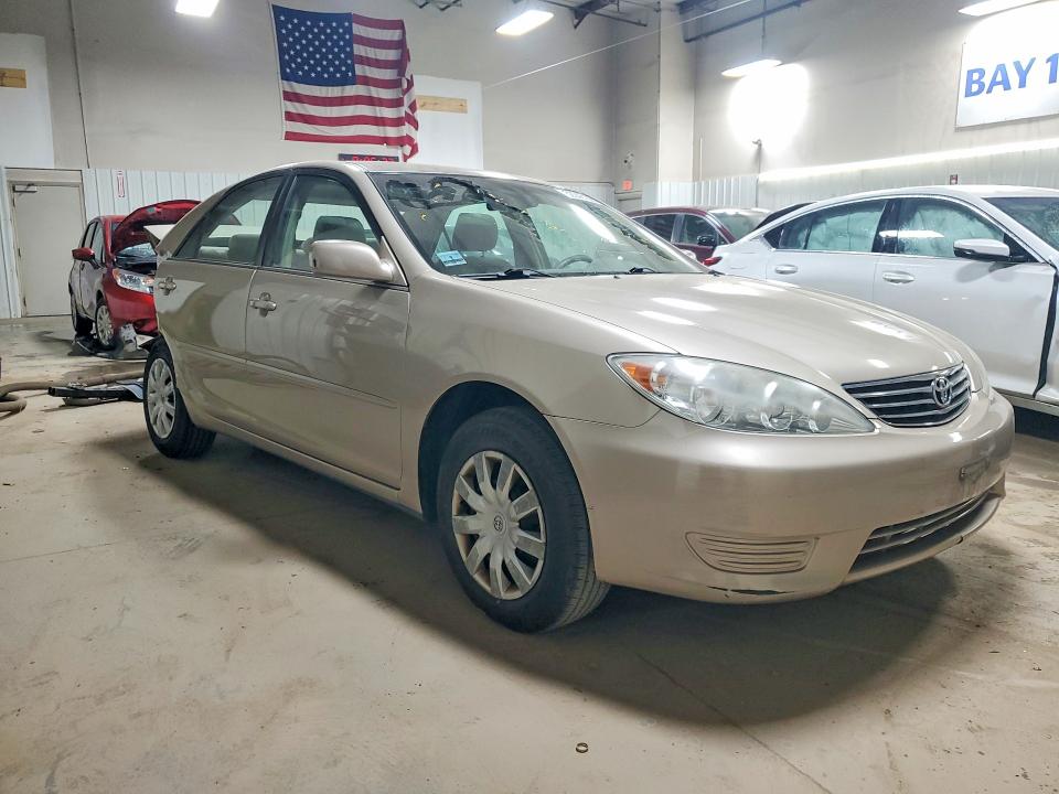 52042136 :رقم المزاد ، 4T1BE32K76U114326 vin ، 2006 Toyota Camry مزاد بيع