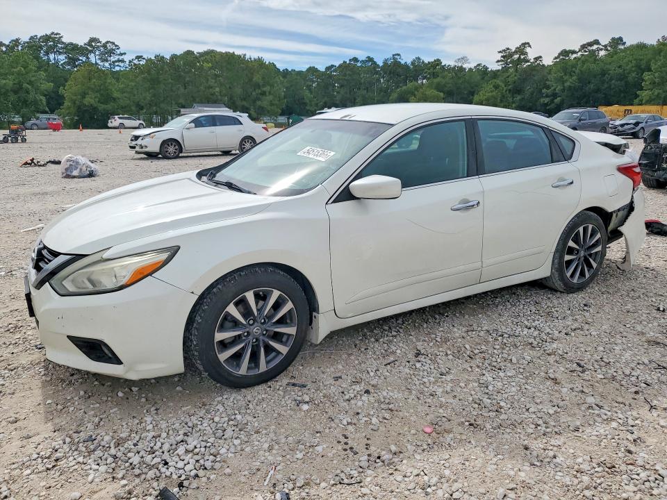 2017 Nissan Altima მანქანა იყიდება აუქციონზე, vin: 1N4AL3AP3HC215848, აუქციონის ნომერი: 54515366