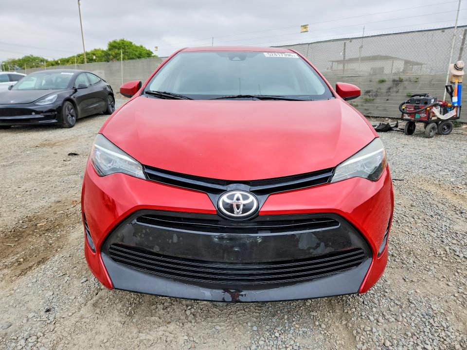 52817396 :رقم المزاد ، 2T1BURHE6JC068375 vin ، 2018 Toyota Corolla مزاد بيع