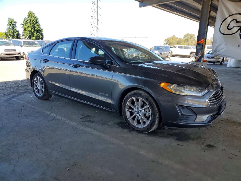 53660316 :رقم المزاد ، 3FA6P0LUXKR135922 vin ، 2019 Ford Fusion مزاد بيع