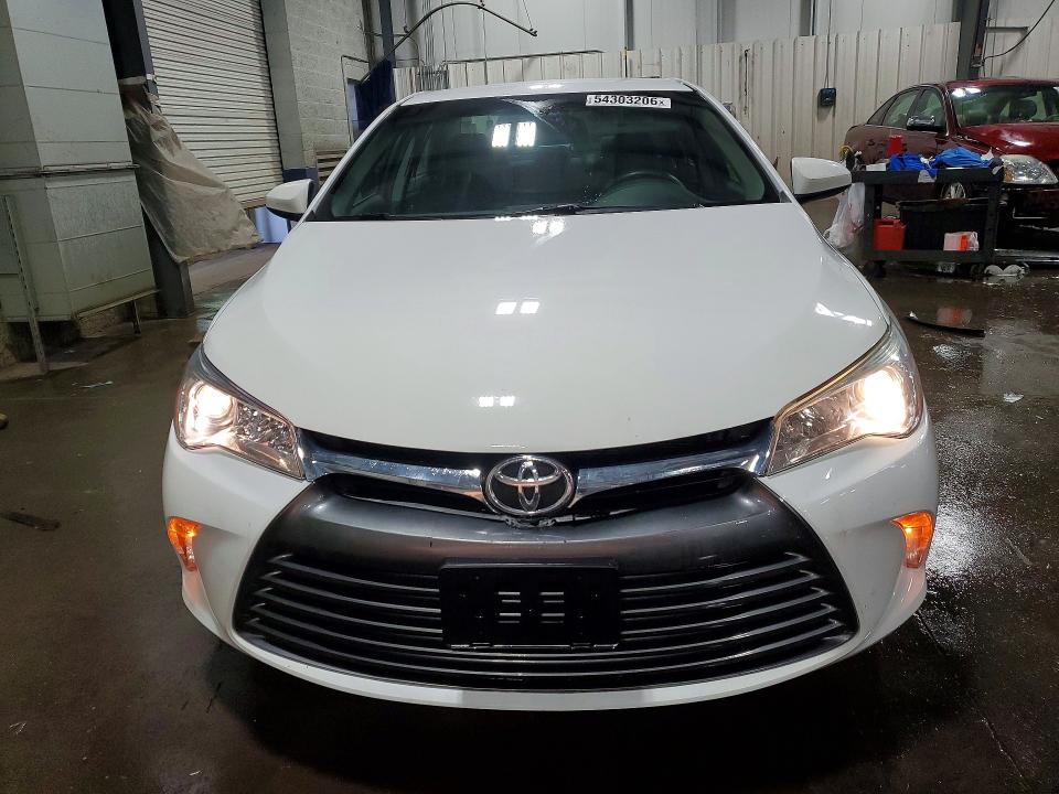 54303206 :رقم المزاد ، 4T1BF1FK3HU667425 vin ، 2017 Toyota Camry مزاد بيع