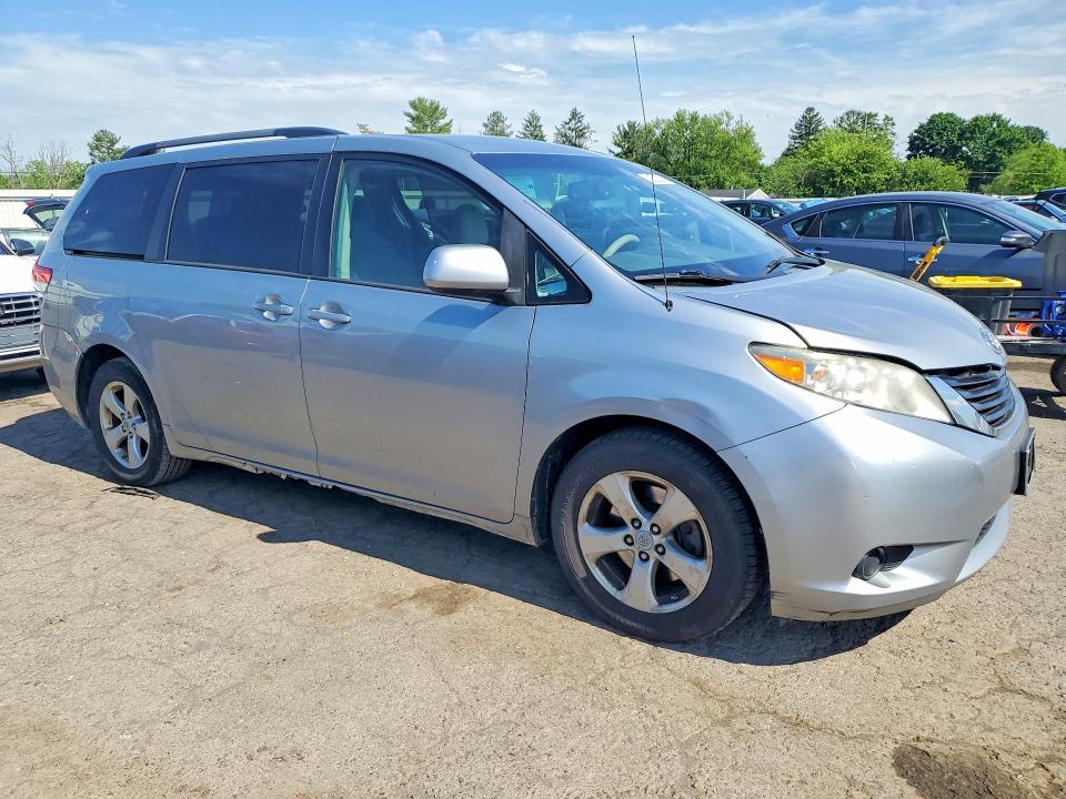 55228366 :رقم المزاد ، 5TDKK3DC4BS046889 vin ، 2011 Toyota Sienna مزاد بيع