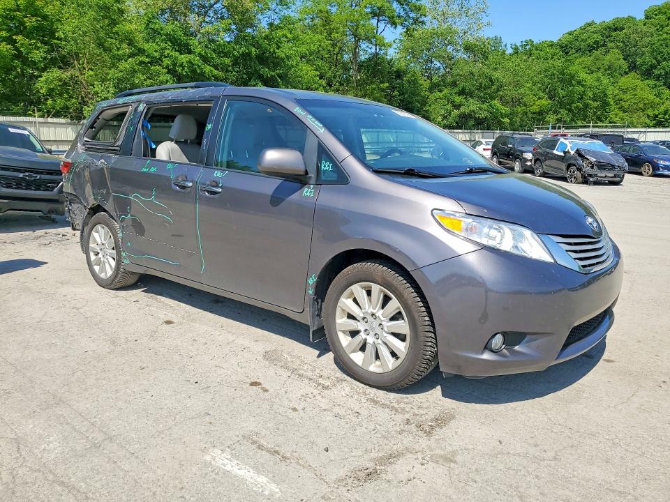 55016796 :رقم المزاد ، 5TDDK3DC8FS111872 vin ، 2015 Toyota Sienna مزاد بيع