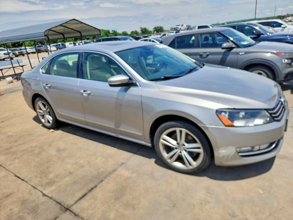 54909556 :رقم المزاد ، 1VWBN7A33EC102391 vin ، 2014 Volkswagen Passat مزاد بيع