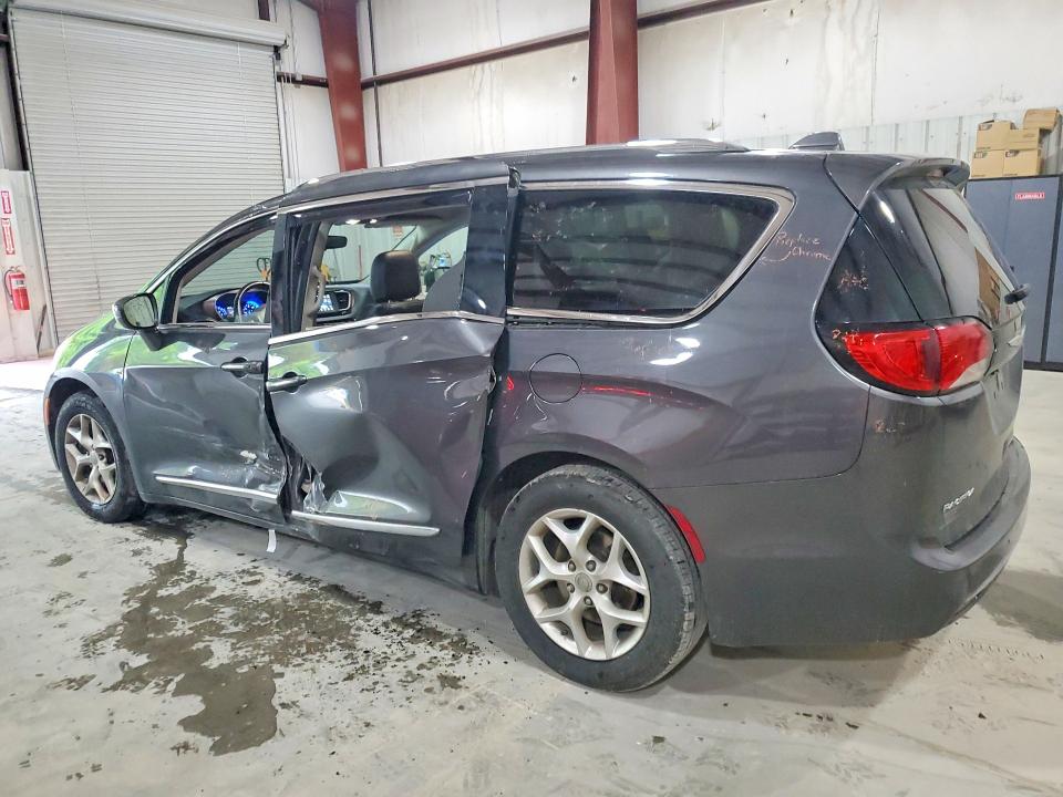 2018 Chrysler Pacifica მანქანა იყიდება აუქციონზე, vin: 2C4RC1BGXJR123231, აუქციონის ნომერი: 53617486