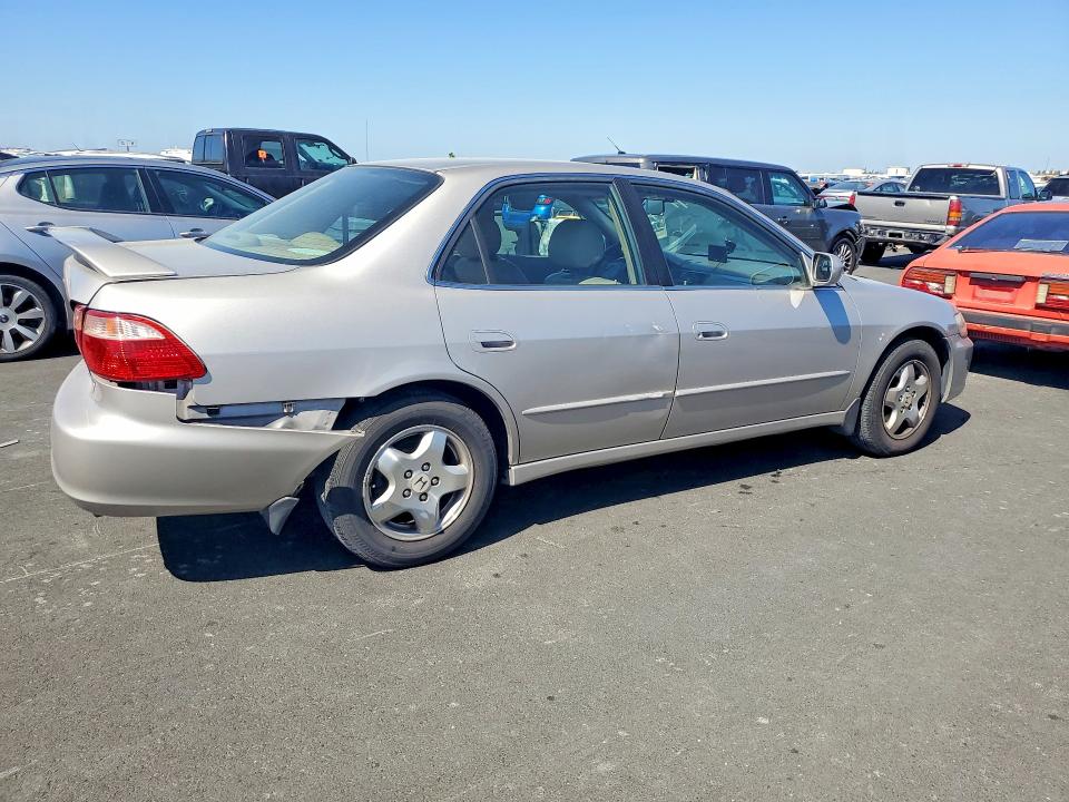 1999 Honda Accord მანქანა იყიდება აუქციონზე, vin: 1HGCG1655XA015813, აუქციონის ნომერი: 53612176