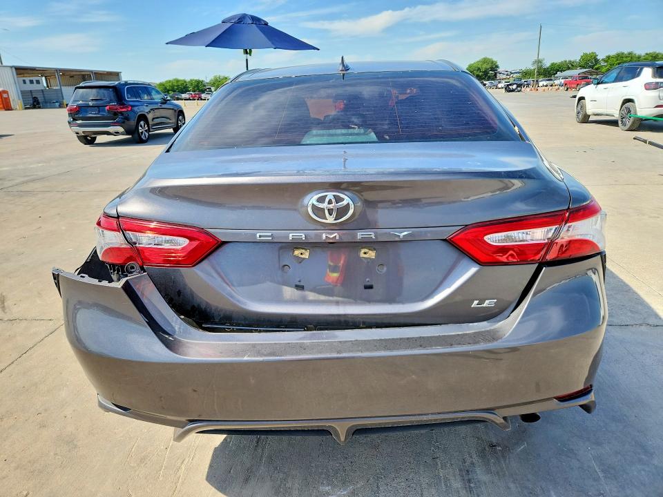 53885226 :رقم المزاد ، 4T1C11AK1LU942941 vin ، 2020 Toyota Camry مزاد بيع