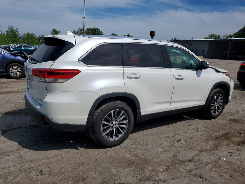 Продажа на аукционе авто 2019 Toyota Highlander, vin: 5TDJZRFH5KS924476, номер лота: 55233516
