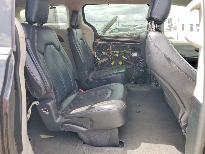 54890916 :رقم المزاد ، 2C4RC1BG1JR356155 vin ، 2018 Chrysler Pacifica مزاد بيع