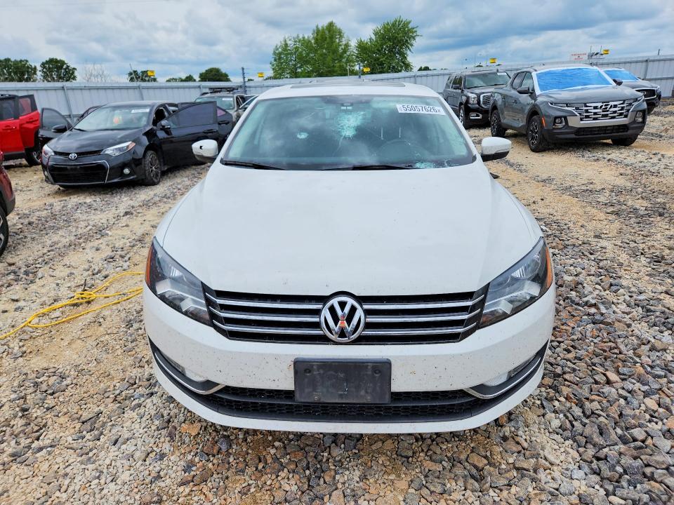 2015 Volkswagen Passat მანქანა იყიდება აუქციონზე, vin: 1VWBT7A31FC049472, აუქციონის ნომერი: 55057626
