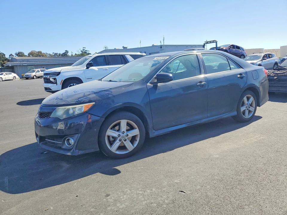 54232896 :رقم المزاد ، 4T1BF1FK5EU848389 vin ، 2014 Toyota Camry مزاد بيع