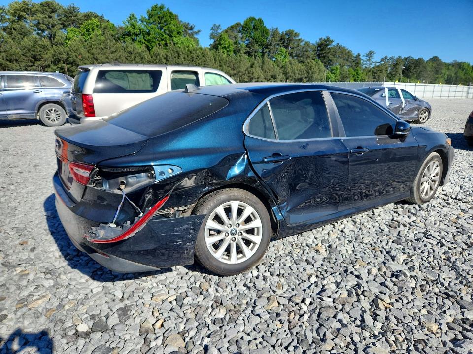 53505626 :رقم المزاد ، 4T1B11HK4JU598391 vin ، 2018 Toyota Camry مزاد بيع