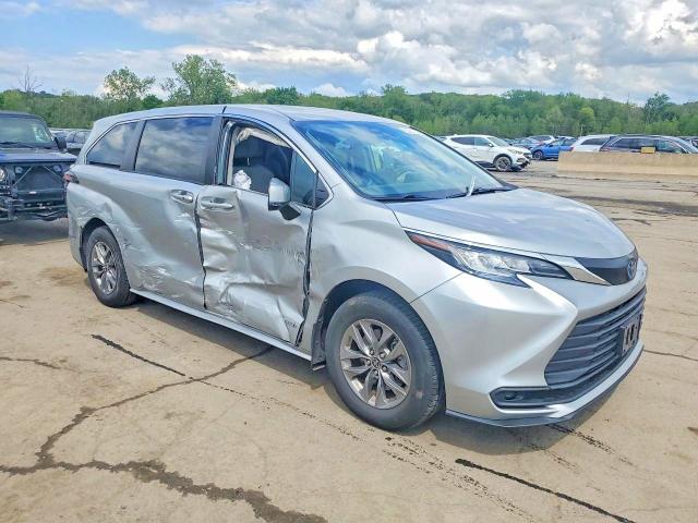 53521246 :رقم المزاد ، 5TDKRKEC4MS040923 vin ، 2021 Toyota Sienna مزاد بيع