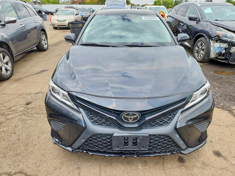 52520926 :رقم المزاد ، 4T1B11HK0KU808874 vin ، 2019 Toyota Camry مزاد بيع
