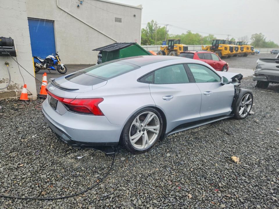 52685906 :رقم المزاد ، WAUFJBFW6R7003274 vin ، 2024 Audi E-tron Gt مزاد بيع