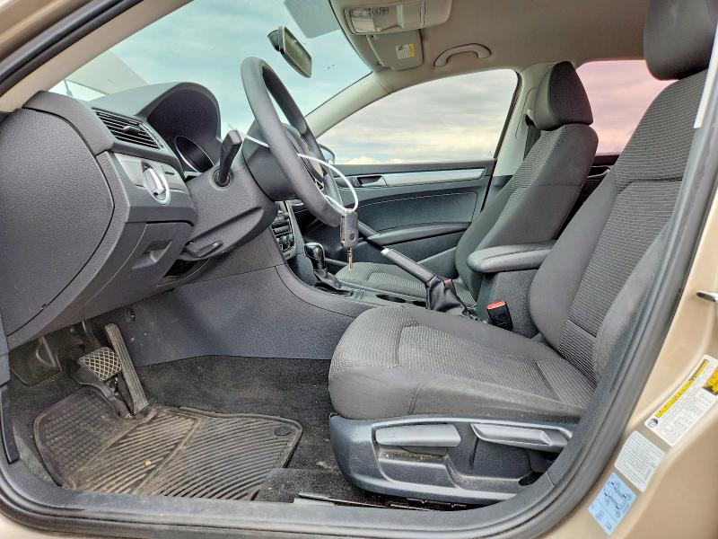 55421796 :رقم المزاد ، 1VWAT7A30GC011874 vin ، 2016 Volkswagen Passat مزاد بيع