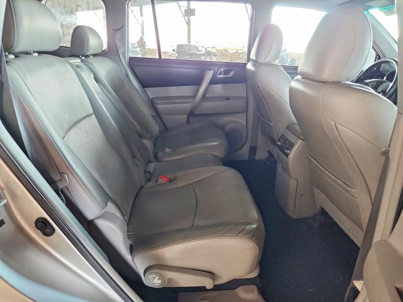52697706 :رقم المزاد ، 5TDZK3EH0DS121759 vin ، 2013 Toyota Highlander مزاد بيع