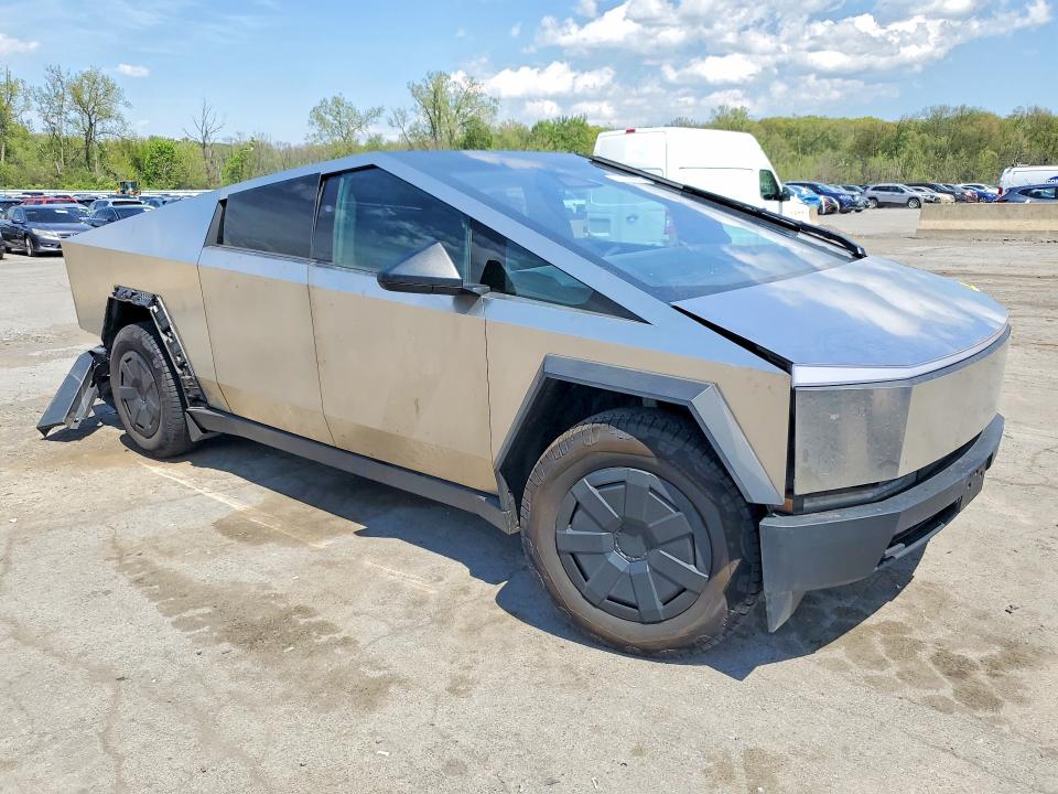 52369906 :رقم المزاد ، 7G2CEHED0RA055601 vin ، 2024 Tesla Cybertruck مزاد بيع