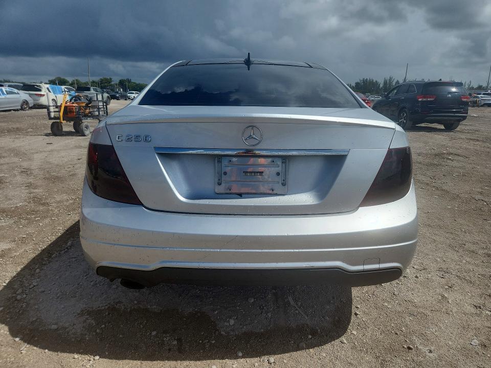 2012 Mercedes-benz C მანქანა იყიდება აუქციონზე, vin: WDDGJ4HB0CF765726, აუქციონის ნომერი: 53789276