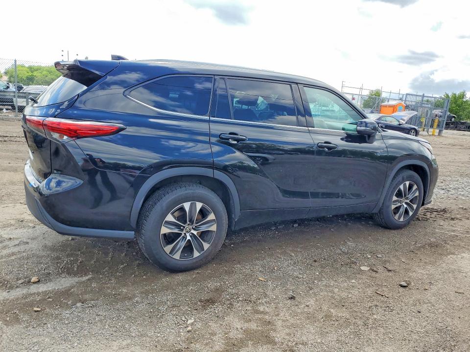 53578916 :رقم المزاد ، 5TDGZRAH6MS066326 vin ، 2021 Toyota Highlander مزاد بيع