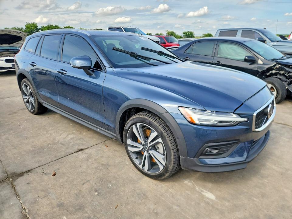 2026 Volvo V60 Cross Country მანქანა იყიდება აუქციონზე, vin: YV4L12WK9T2174007, აუქციონის ნომერი: 55189766