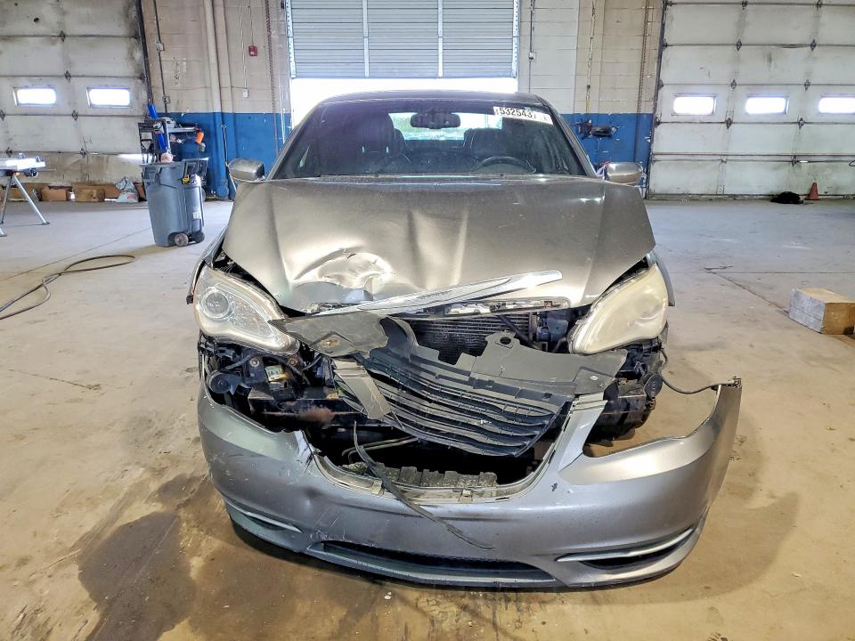 2011 Chrysler 200 მანქანა იყიდება აუქციონზე, vin: 1C3BC2FG1BN603596, აუქციონის ნომერი: 53254376