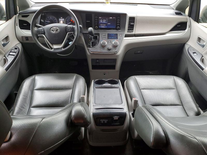 52721196 :رقم المزاد ، 5TDKZ3DC7JS927497 vin ، 2018 Toyota Sienna مزاد بيع