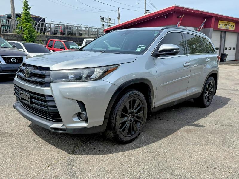 2019 Toyota Highlander მანქანა იყიდება აუქციონზე, vin: 5TDJZRFH5KS565789, აუქციონის ნომერი: 55091406