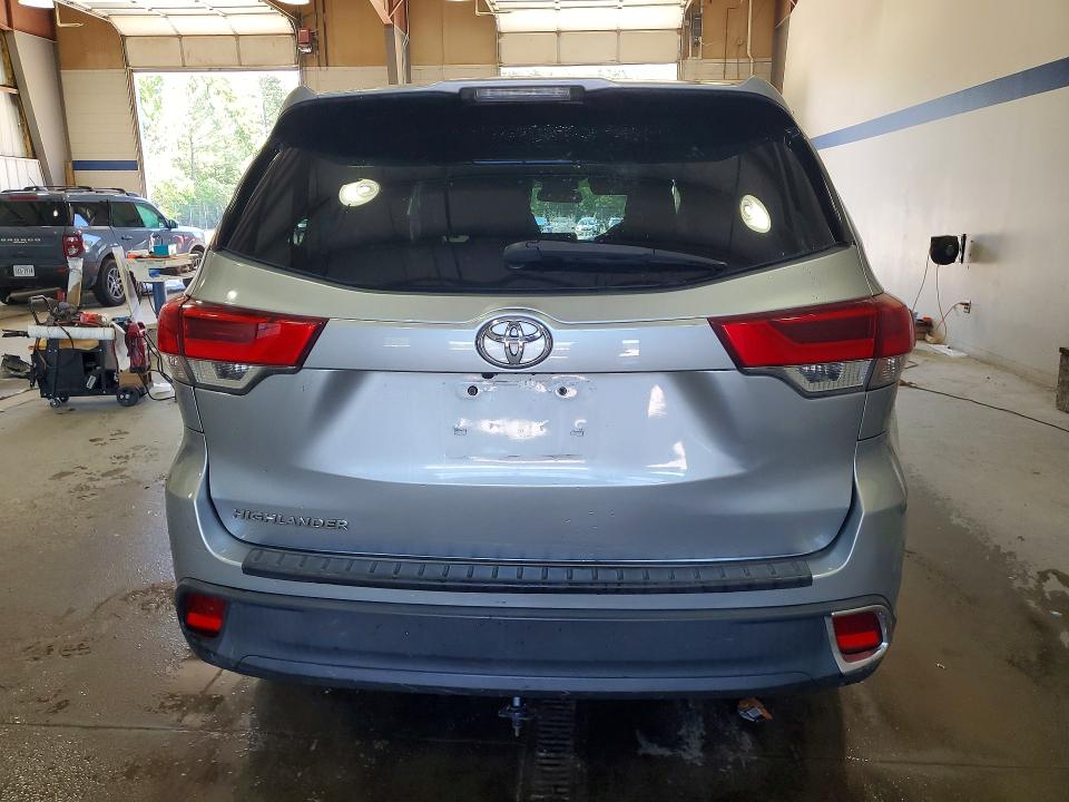 2018 Toyota Highlander მანქანა იყიდება აუქციონზე, vin: 5TDBZRFH6JS497828, აუქციონის ნომერი: 54710046