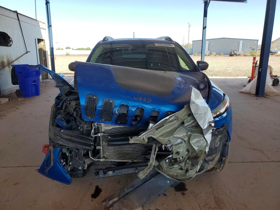 55039086 :رقم المزاد ، 1C4PJMBB2JD579617 vin ، 2018 Jeep Cherokee مزاد بيع