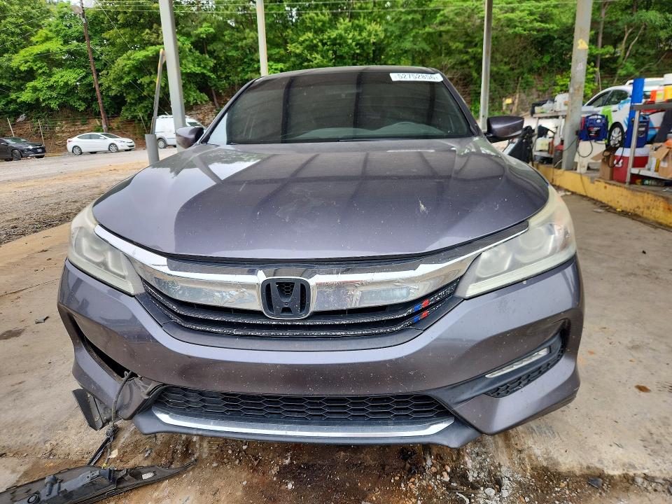 Продажа на аукционе авто 2017 Honda Accord, vin: 1HGCR2F5XHA143238, номер лота: 52752856