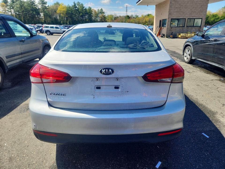 52859866 :رقم المزاد ، 3KPFK4A76JE188863 vin ، 2018 Kia Forte مزاد بيع