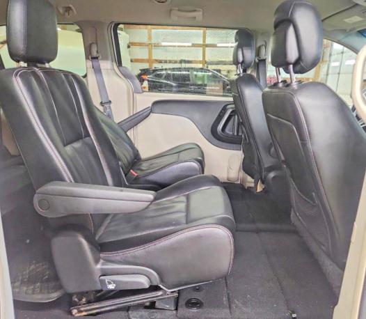 2015 Chrysler Town & Country მანქანა იყიდება აუქციონზე, vin: 2C4RC1BG0FR588558, აუქციონის ნომერი: 51979386