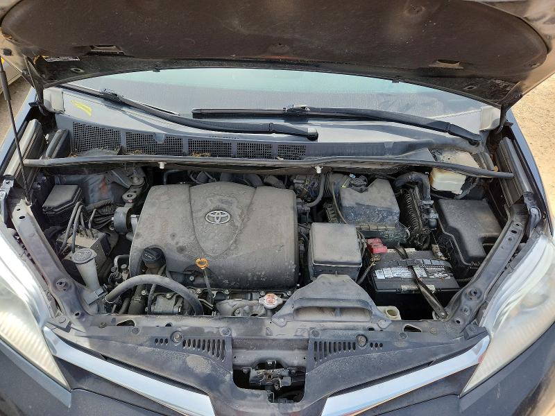 53821786 :رقم المزاد ، 5TDKZ3DC6JS915325 vin ، 2018 Toyota Sienna مزاد بيع