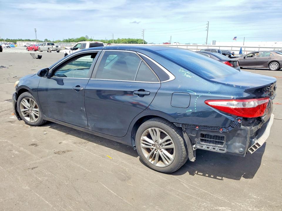 53995266 :رقم المزاد ، 4T1BF1FK5FU886982 vin ، 2015 Toyota Camry مزاد بيع